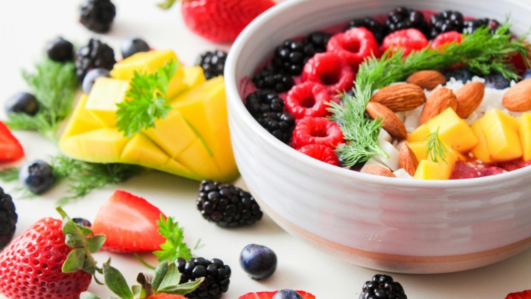 Diet and inflammation can be reduced by eating fruit salad and other healthy choices.